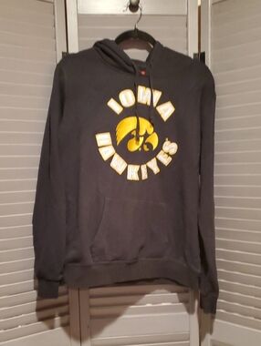 Cover One Apparel Iowa Hawkeyes Black & Gold Hooded Sweatshirt Size XL